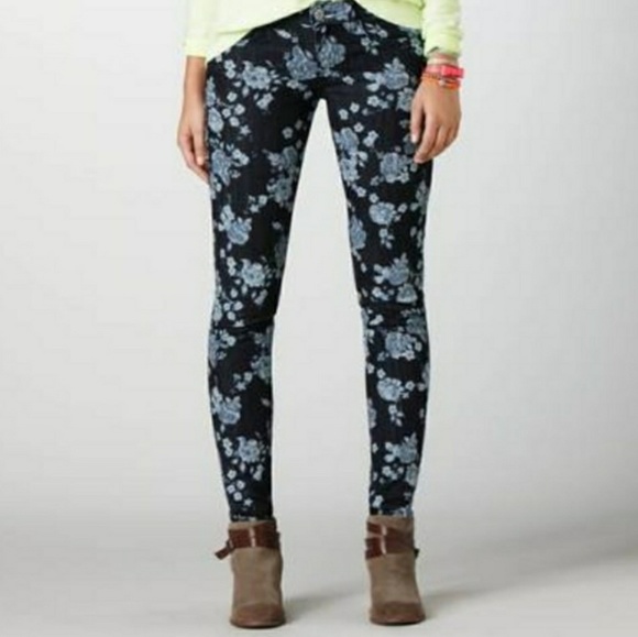 American Eagle Outfitters Denim - AEO Floral Rose Jeggings Jeans Leggings EUC